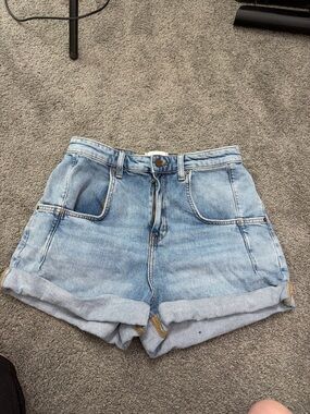 Light Wash high waisted Denim Rolled Hem Women's Shorts BDG